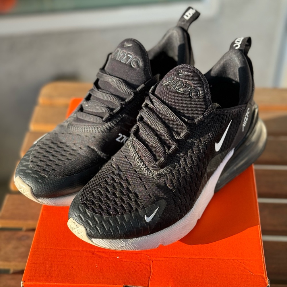 Nike- Women’s Air Max 270 in Black size 4.5
